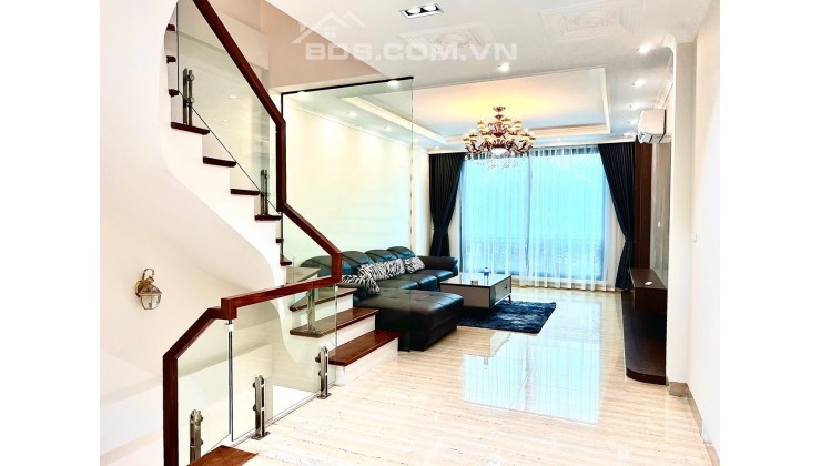 Bán nhà phố Ngọc Thụy, 50m2, 5 tầng, phân lô ô tô tránh, tặng nội thất, hơn 5 tỷ.